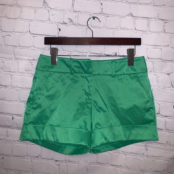 New York & Company Pants - 7th Avenue Design Studio Green Shorts size 2